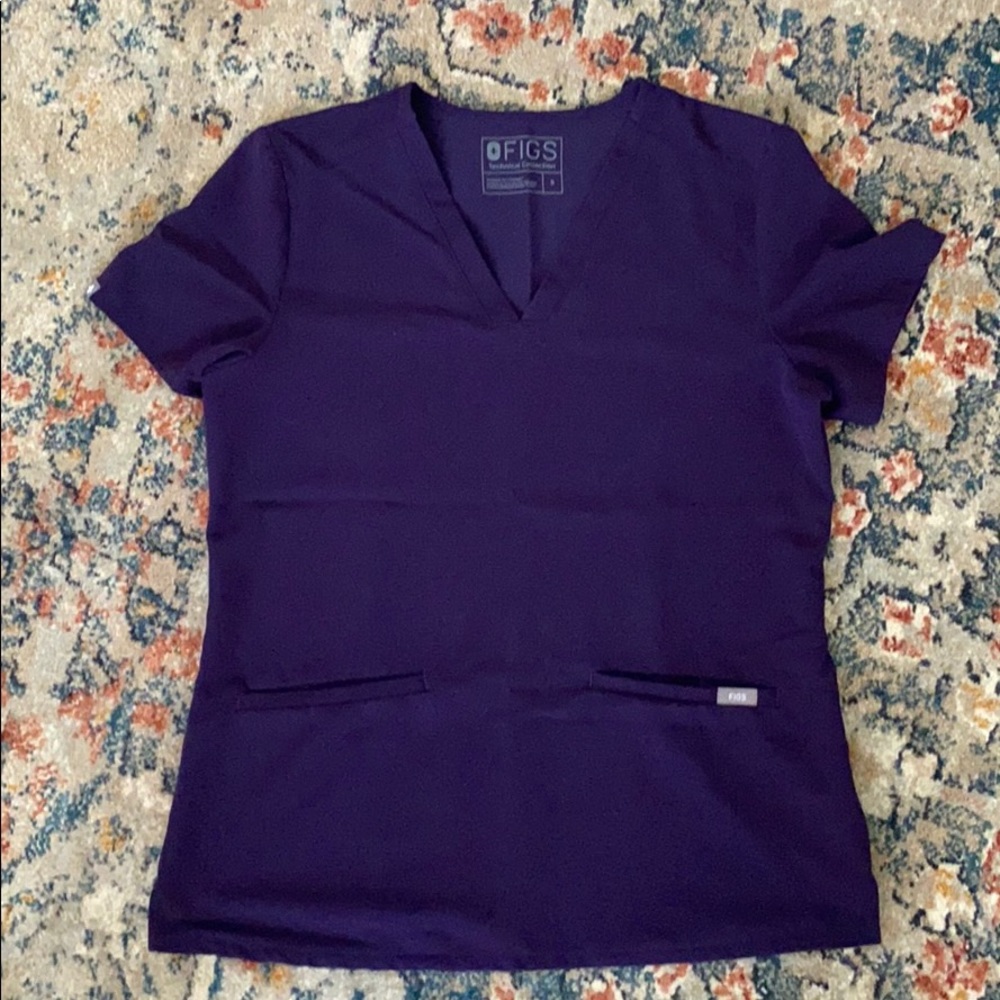 FIGS Casma three pocket scrub top